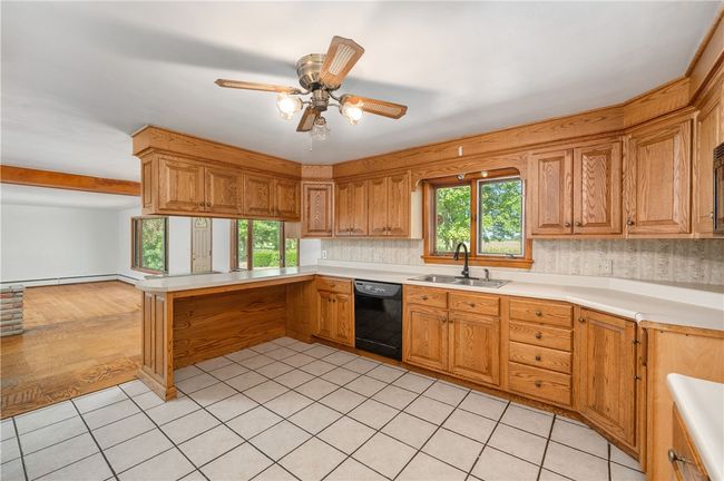 Eat-In Kitchen with solid Amish Oak Cabinets | Image 23