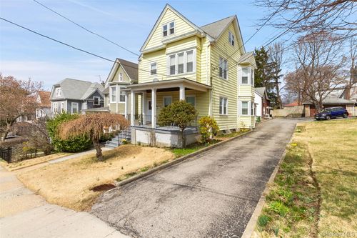 11 Dixon St, Tarrytown, NY, 10591-3303 | Card Image