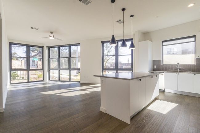 APT-137 - 800 Embassy Dr, Condo with 2 bedrooms, 2 bathrooms and null parking in Austin TX | Image 4