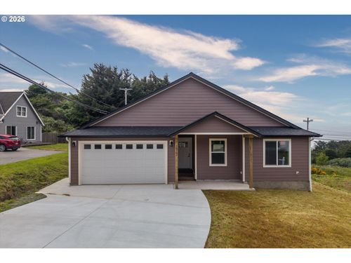 30302 Driftwood Dr, Gold Beach, OR, 97444-9512 | Card Image