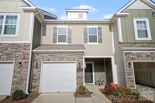 226 Quinn Rd, Matthews, NC, 28104-6323 | Card Image