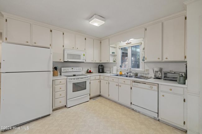 Kitchen | Image 16