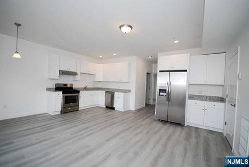 754 Paterson Ave, East Rutherford, NJ, 07073-1085 | Card Image