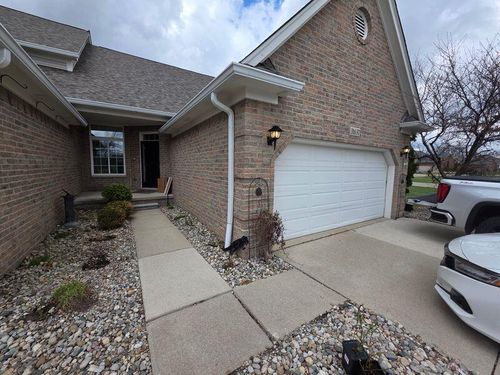 31637 Beaver Circle, New Boston, MI, 48164 | Card Image