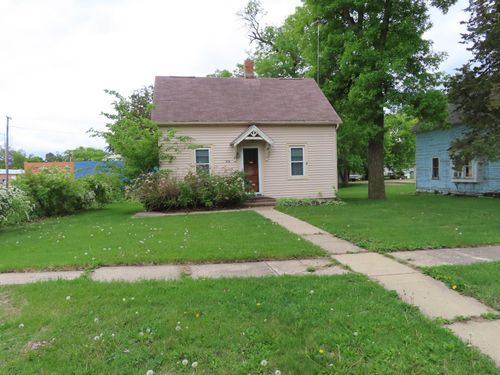 529 E 1st St N, Truman, MN, 56088-1124 | Card Image