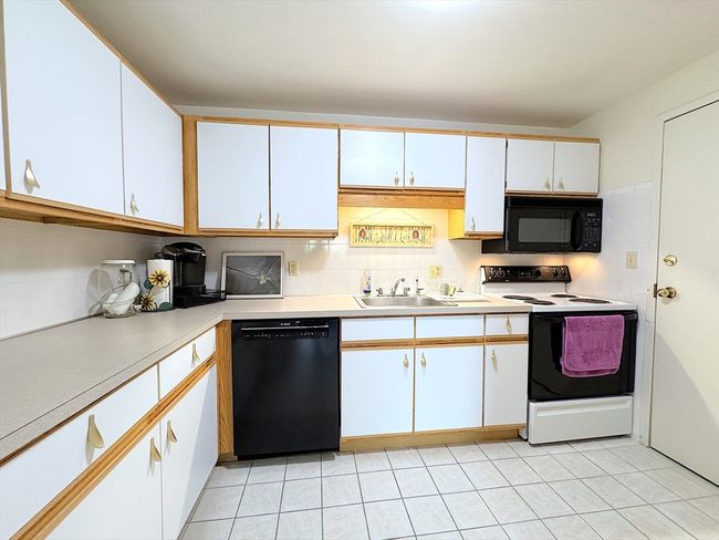 APT-1 - 19 Fuller Rd, Condo with 2 bedrooms, 1 bathrooms and null parking in Foxboro MA | Image 15