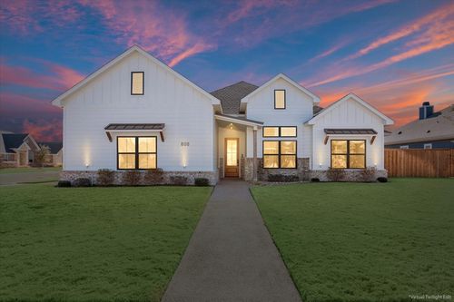 800 Forward Pass Dr, Hewitt, TX, 76643-3071 | Card Image