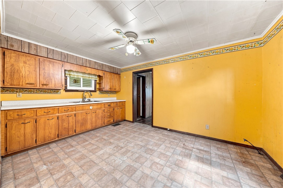 Residential in Center Twp/Homer Cty 4