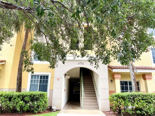 3303-6761 Heritage Grande, Boynton Beach, FL, 33437-7927 | Card Image