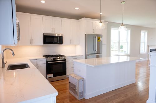 25 Bunker Hill Xing, Portsmouth, RI, 02871-1089 | Card Image