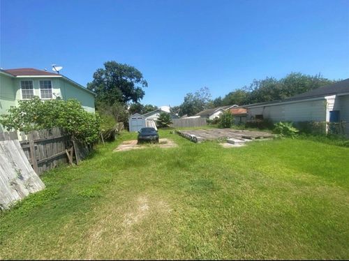 9223 E Avenue P, Houston, TX, 77012-2229 | Card Image