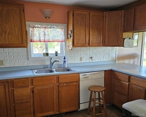 6946 Clifford Rd, Marlette, MI, 48453-9339 | Card Image