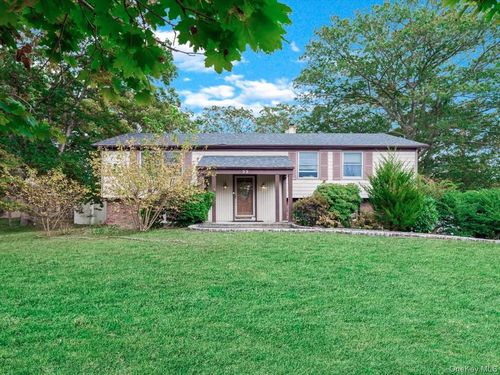 33 Winside Ln, Coram, NY, 11727-1134 | Card Image