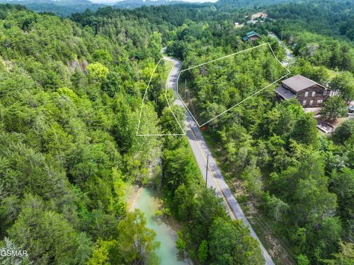 7 Parrotts Chapel Rd, Sevierville, TN, 37876-5912 | Card Image