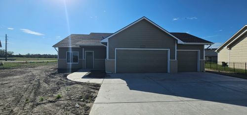 1621 E Midway Ct, Valley Center, KS, 67147-1107 | Card Image
