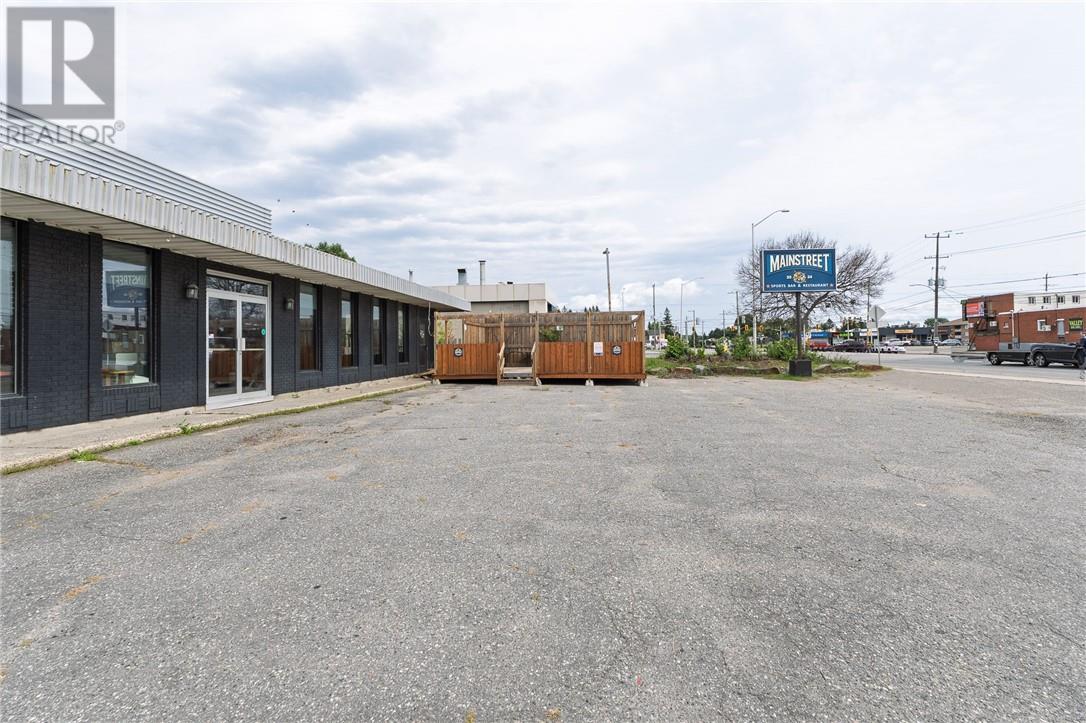 Commercial Sale in Val Caron 3