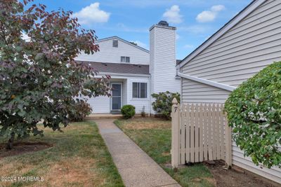 Front of home - sidewalk | Image 2