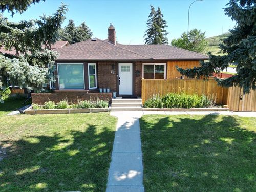 79 Beaconsfield Way Nw, Calgary, AB, T3K1W9 | Card Image