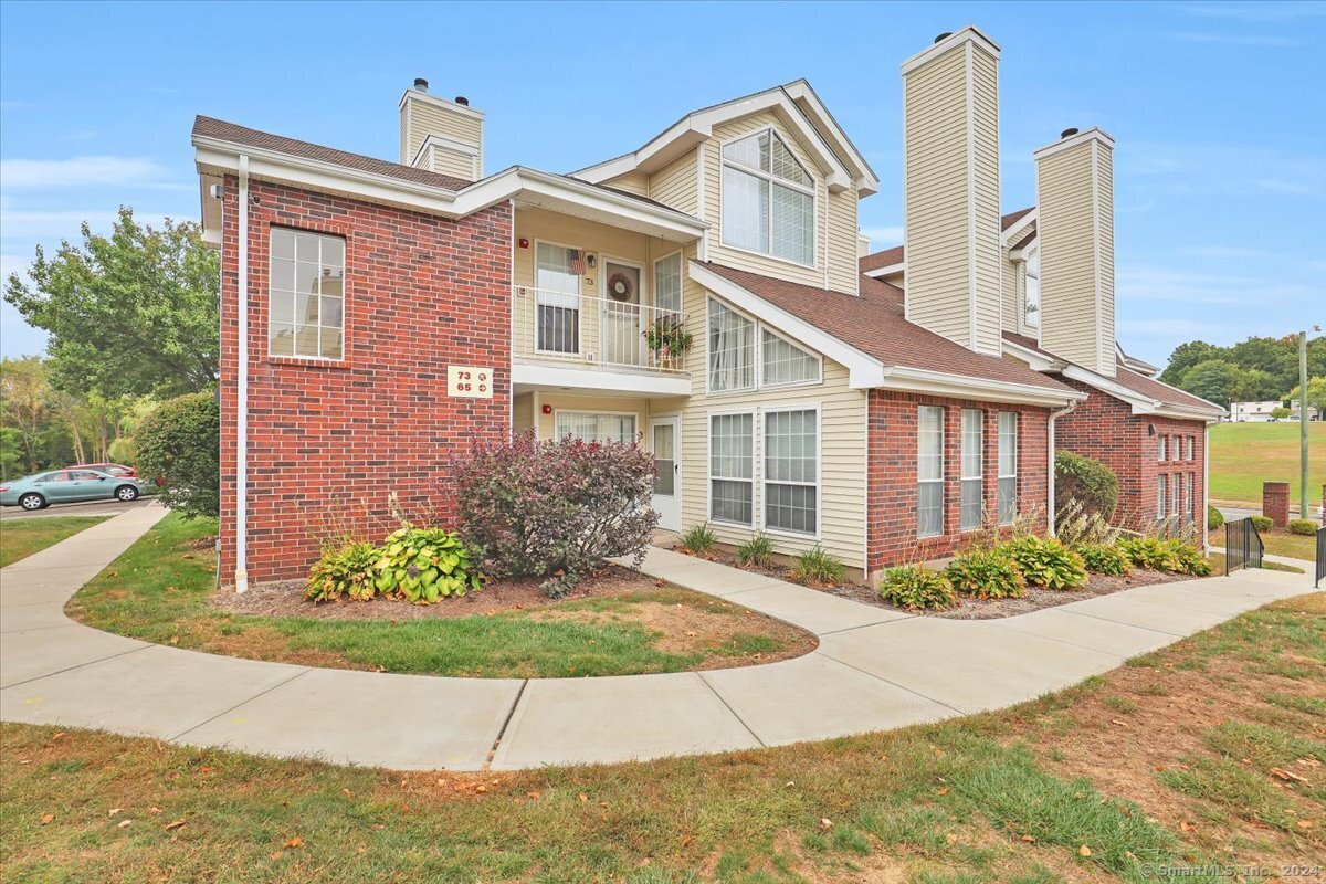 Carriage Crossing Ln, Middletown, CT 06457