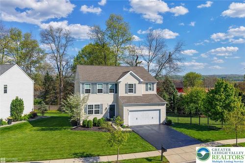 9254 Windy Bush Ln, BREINIGSVILLE, PA, 18031-1145 | Card Image