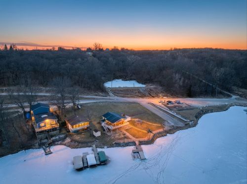 8314 Lakeshore Dr, Dexter, IA, 50070-7511 | Card Image