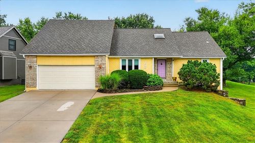 7602 Parkhill St, Shawnee, KS, 66216-3171 | Card Image
