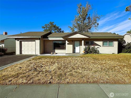 1103 S Evergreen Dr, Moses Lake, WA, 98837-2226 | Card Image