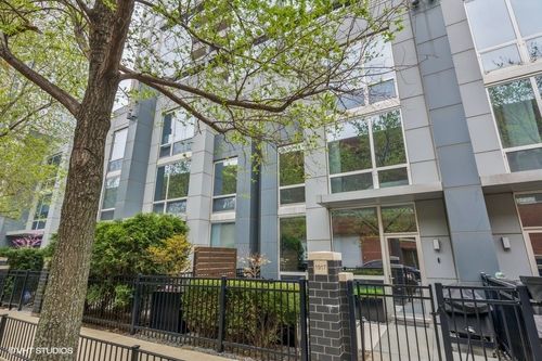 1917 S Calumet Ave, Chicago, IL, 60616-1405 | Card Image