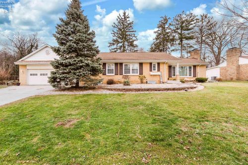 20 Pinecrest Dr, Tiffin, OH, 44883-3431 | Card Image