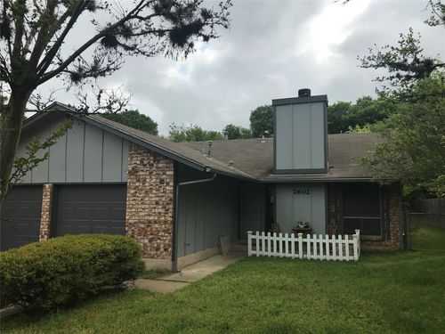 2602 Hidden Oaks Dr, Austin, TX, 78745-5240 | Card Image