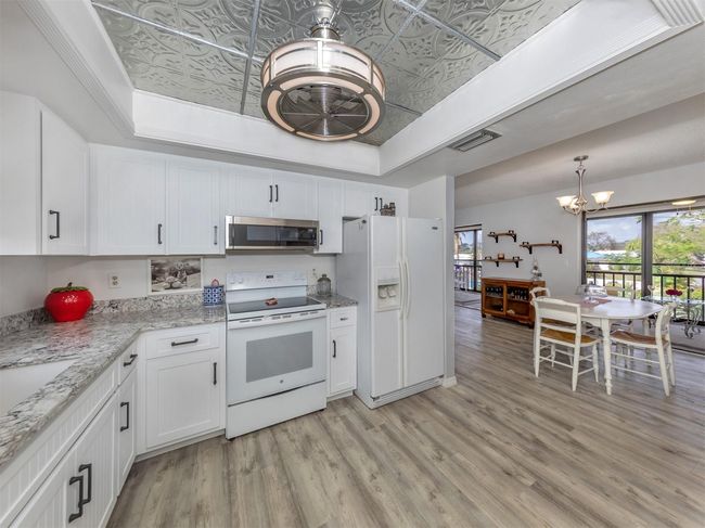 1740-C - 1740 Lake Place, Condo with 2 bedrooms, 2 bathrooms and null parking in Venice FL | Image 6