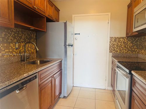 apt-403-2000 Ne 135th St, North Miami, FL, 33181-2101 | Card Image