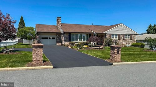 613 Floret Ave, READING, PA, 19605-1105 | Card Image
