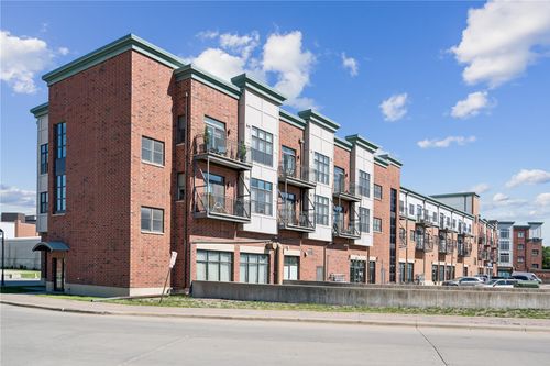 318-843 Quarry Rd, Coralville, IA, 52241-2211 | Card Image