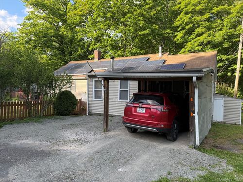 18 Maple Dr, Bloomingburg, NY, 12721-2932 | Card Image
