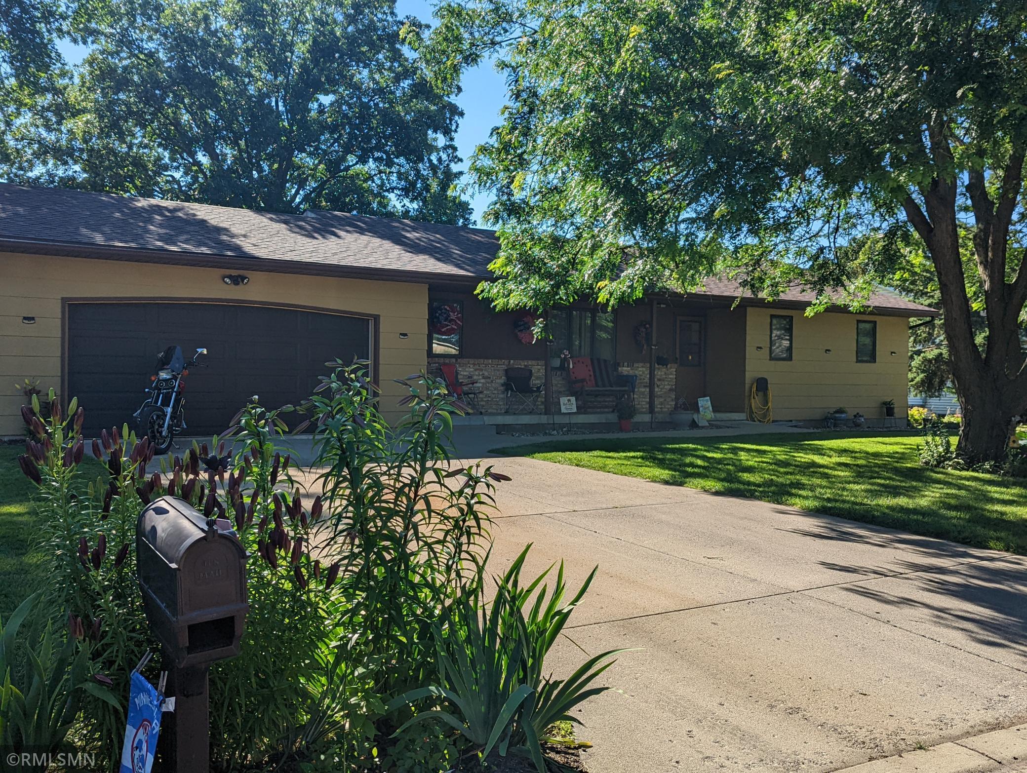 Oak Ln, Winthrop, MN 55396