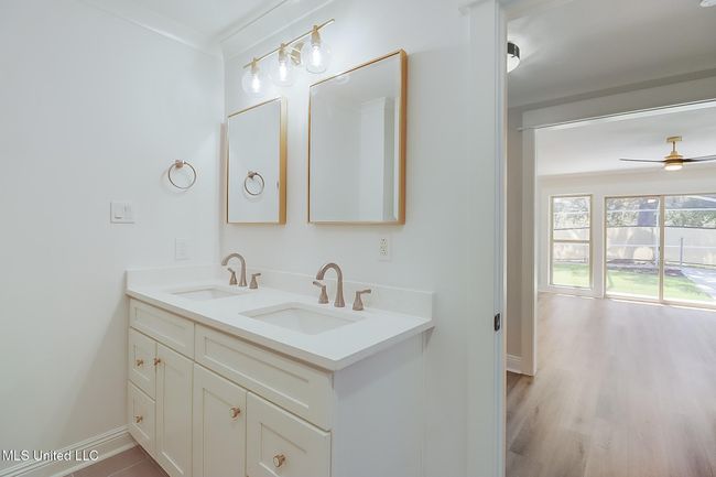 Primary/ Mstr Bath Continued | Image 15