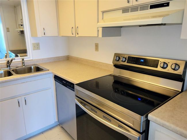 New Range with Glass Cooktop and Oven with Air-Fry Option | Image 8