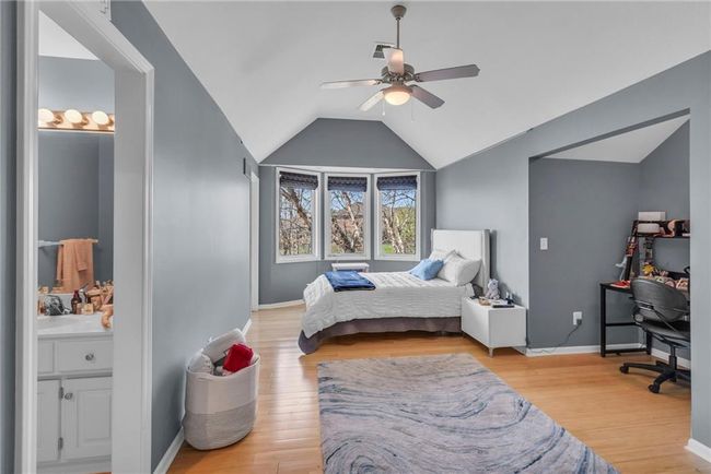 HUGE oversized bedroom | Image 30