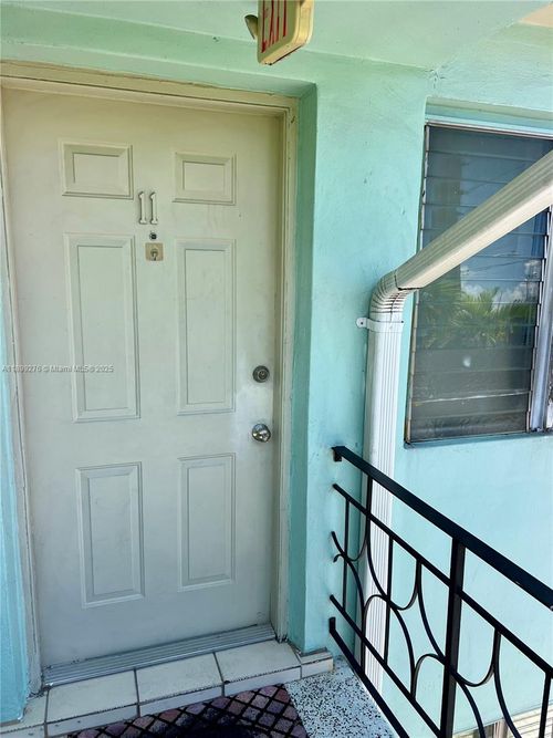 apt-11-855 W 29th St, Hialeah, FL, 33012-5647 | Card Image