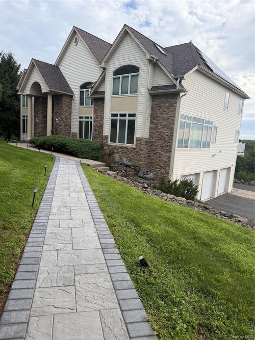 107 Overlook Rd, Pomona, NY, 10970-2118 | Card Image