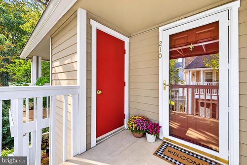 210-5818 Inman Park Cir, ROCKVILLE, MD, 20852-5474 | Card Image