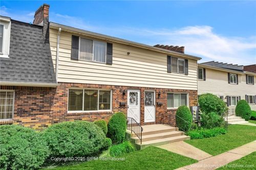 43 Stoneledge Ct, Amherst, NY, 14221-4809 | Card Image