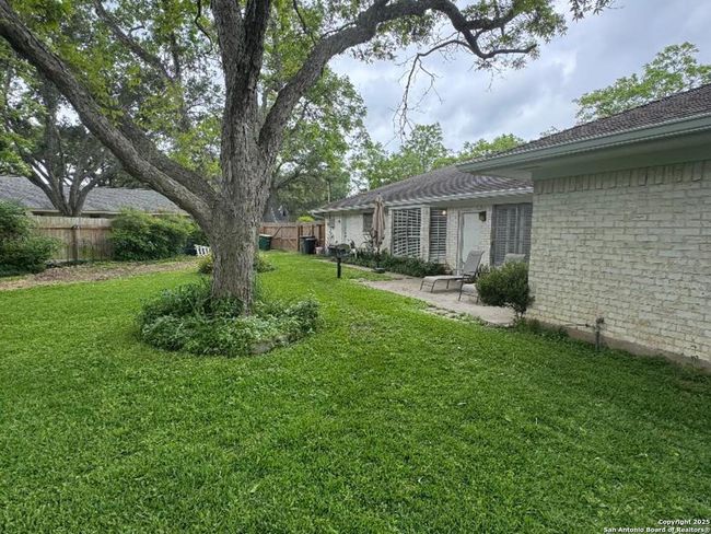 204 Hampshire St, House other with 3 bedrooms, 2 bathrooms and null parking in Victoria TX | Image 4