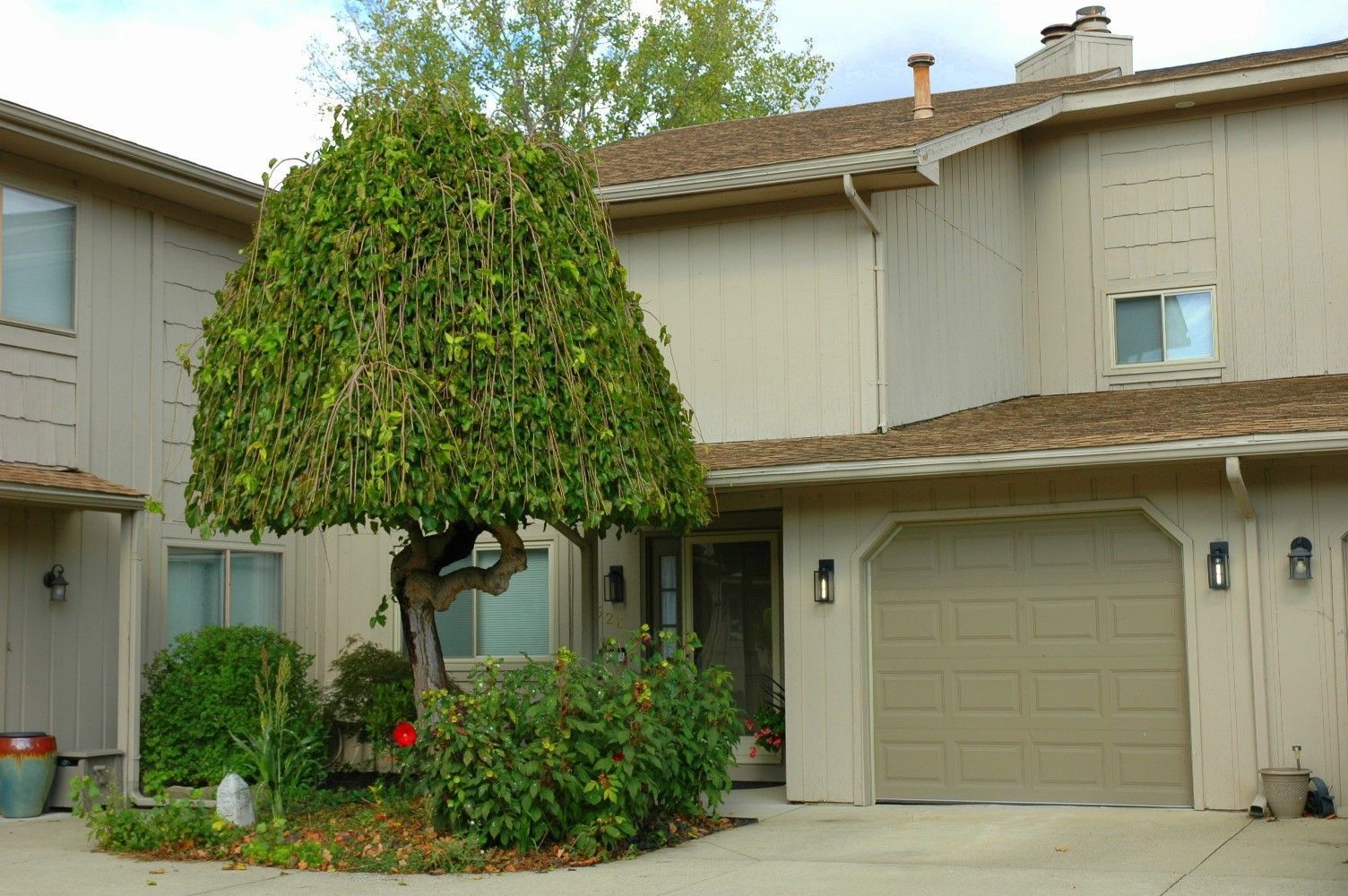 Fenhill Dr, Grand Blanc, MI 48439