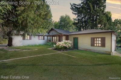 936 Ridge Road, Home with 3 bedrooms, 1 bathrooms and null parking in Orion Twp MI | Image 1