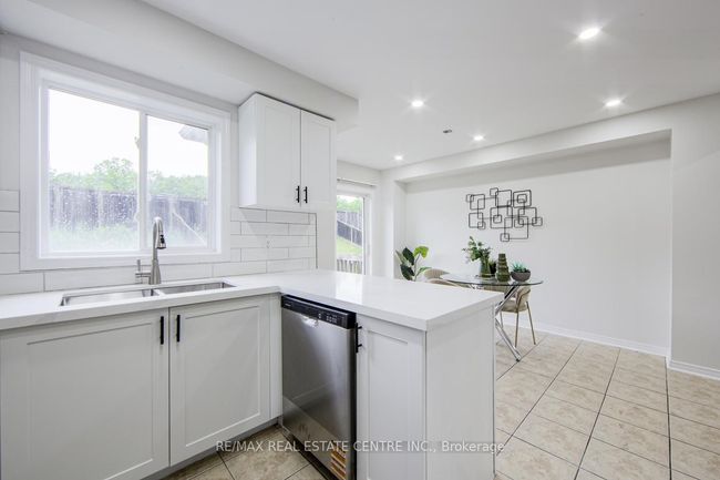 359 Bussel Cres, House attached with 3 bedrooms, 3 bathrooms and 1 parking in Milton ON | Image 16