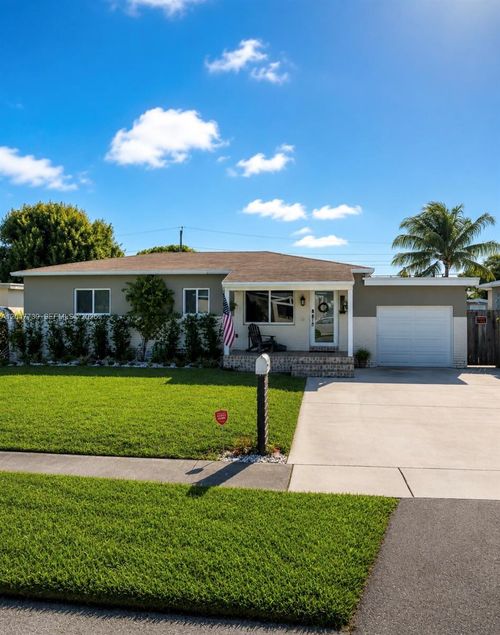670 E 58th St, Hialeah, FL, 33013-1317 | Card Image
