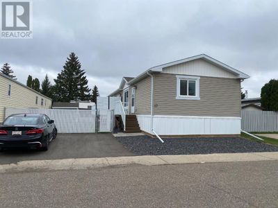 63 - 2460 Southview Dr Se, House other with 3 bedrooms, 2 bathrooms and 2 parking in Medicine Hat AB | Image 2