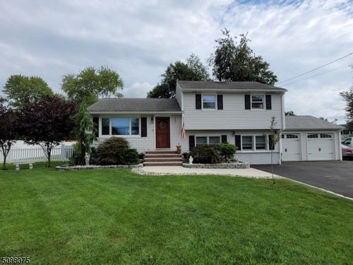 112 Sand Rd, Fairfield, NJ, 07004-1566 | Card Image